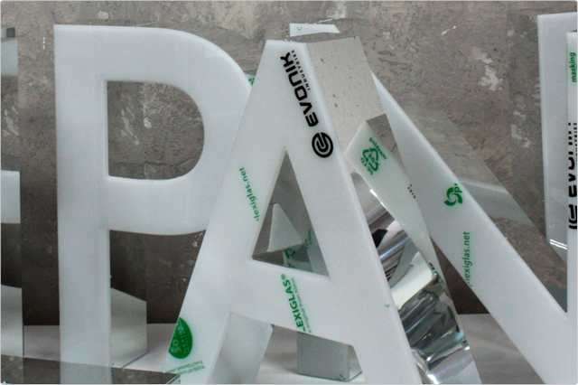 Leuchtschrift Lichtschrift Acrylschrift Plexischrift Plexiglasschrift Acryltext Plexiglastext Alutext Profiltext LEDtext Relieftext 3Dtext Holztext Frästext Metalltext Leuchttext
